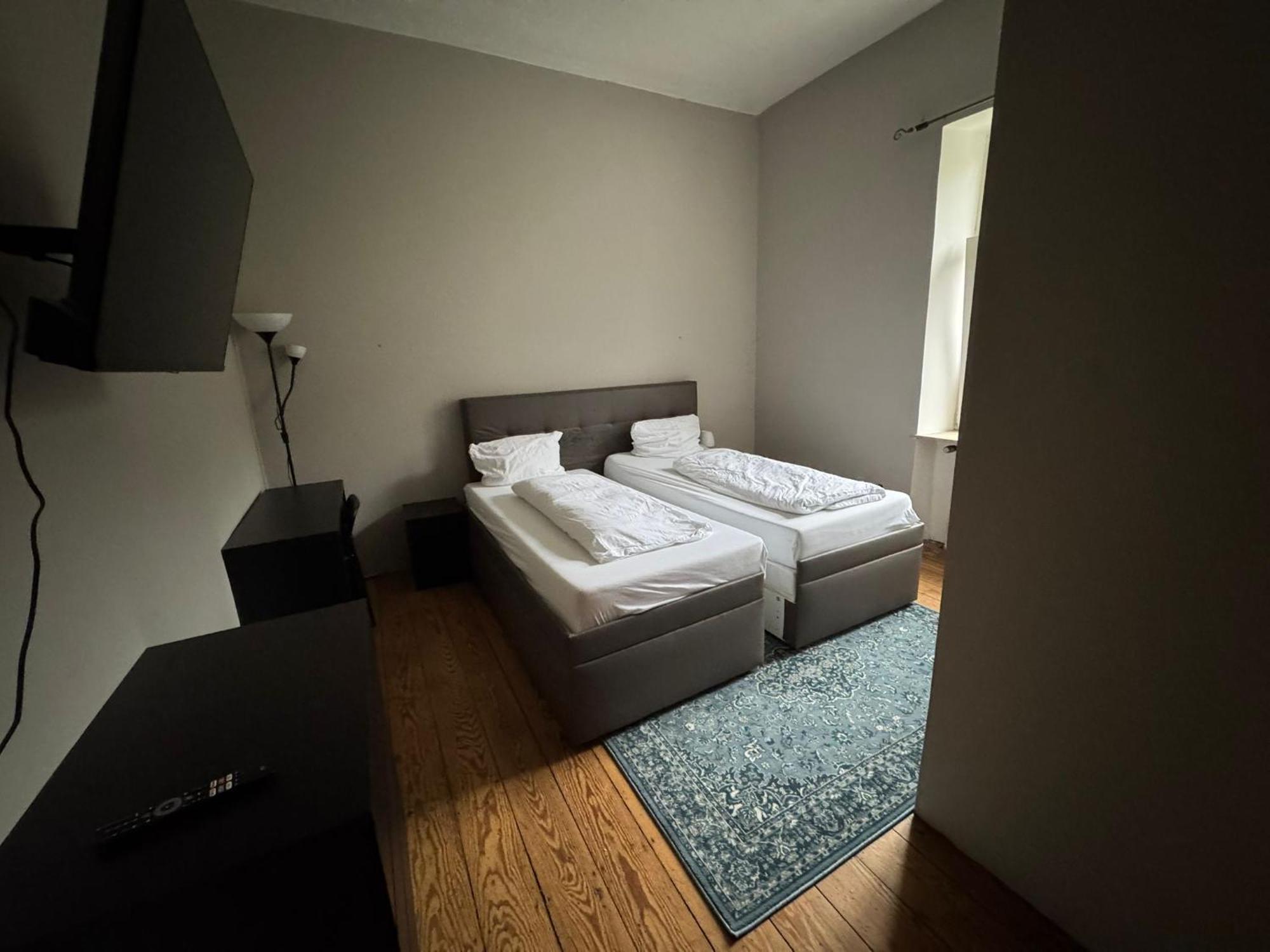 Zimmer In Kaiserslautern Exterior foto