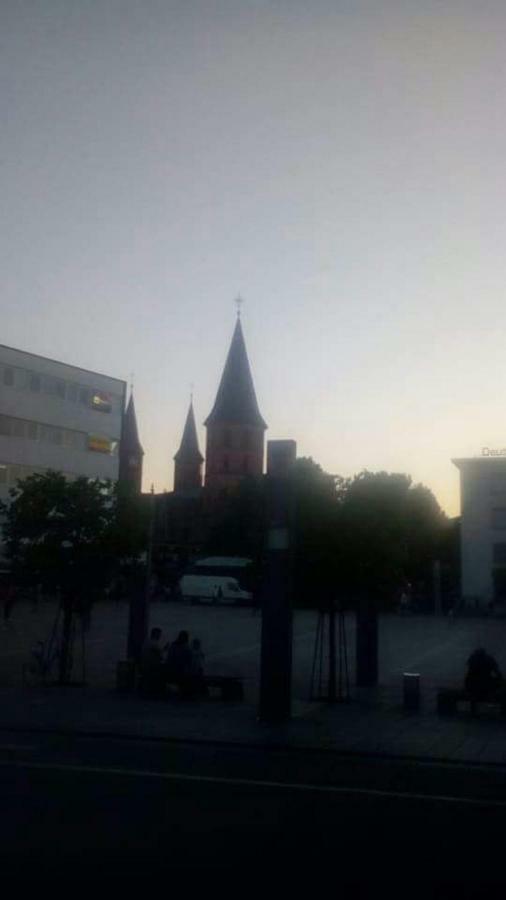 Zimmer In Kaiserslautern Exterior foto