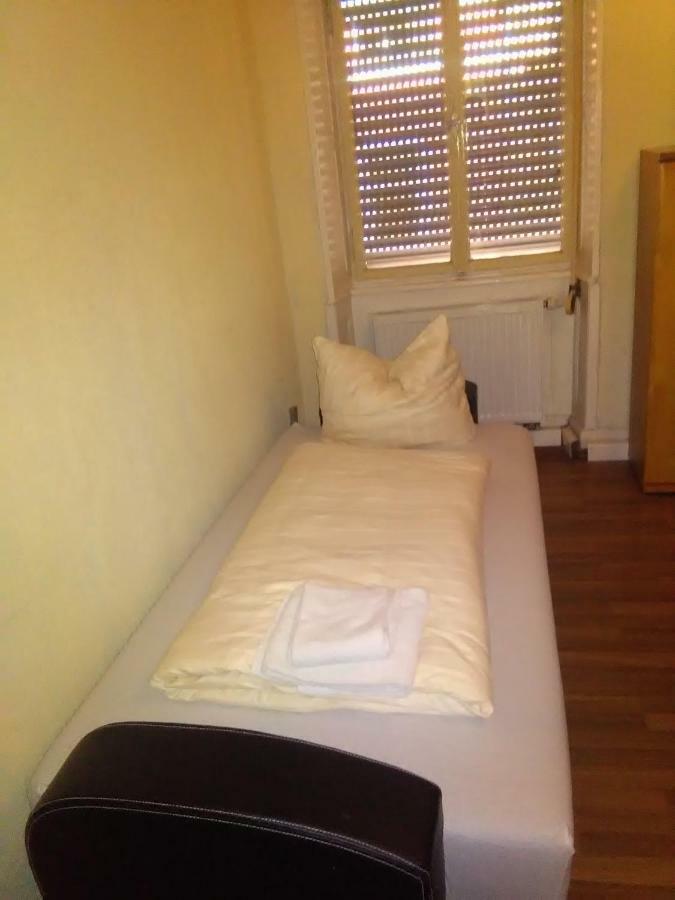 Zimmer In Kaiserslautern Exterior foto